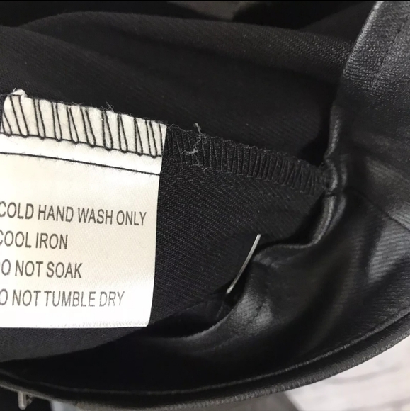 NWOT Princess Polly Cropped Faux Leather Pants Black Womens Size 2 Exposed Zip - Picture 3 of 4